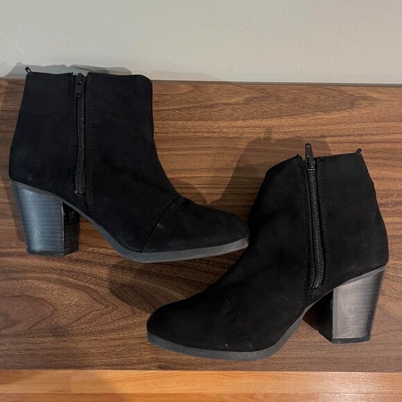 Old Navy Suede Ankle Booties, Black - Women’s Size 7 - Picture 5 of 8